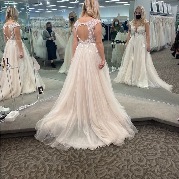 Wedding Dress - Picture 3 of 5